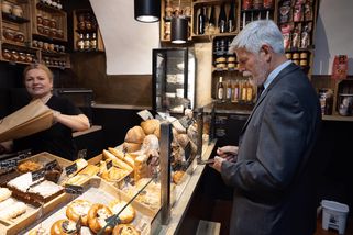 Prezident Petr Pavel se s manželkou usadil v Lumbeho vile na Hradčanech - WN24.cz - World News 24