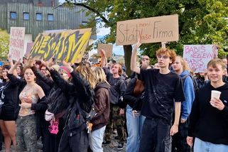 „Dost bylo Babiše.“ Studenti vydrželi v Jihlavě skandovat proti favoritovi voleb hodinu a půl - Novinky