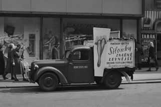 Kamaše, krepsilonky i spoďáry na každý den. Prádlo, které nosili děti a dospívající za socialismu - Proženy.cz