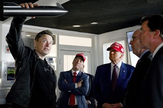 Trump se chtěl zbavit kontraktů s Muskem. Zjistilo se, že se bez nich USA neobejdou - Novinky