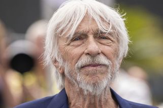 Pierre Richard hrál ňoumy, ale ve skutečnosti mu ženy ležely u nohou. Dnes je mu 90 a vypadá lépe než zamlada - Proženy.cz