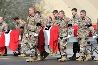 „Jako bodnutí do zad.“ Za Američany umírali, dnes jsou Trumpovým terčem