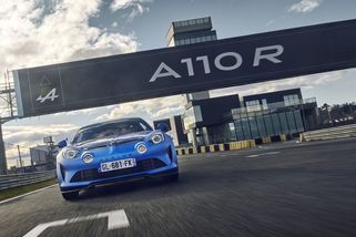 Buďte radikální: Nabroušený Alpine A110 R je precizní skalpel pro řezání okruhů - Garáž.cz