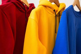 Záhadná mikina: Mate obyčejné Čechy i jazykovědce. Proč ho nenajdeme v anglické bibli slov?