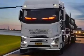 Jsou svítící oči do kamionu nebo auta vůbec legální? Máme vyjádření od Ministerstva dopravy