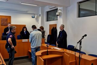 Otec s miminkem třásl, až osleplo. Dostal 18 let - Novinky