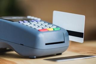 Jak se nenechat okrást při placení kartou v zahraničí - Portál řidiče