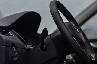 Totálku se stočeným tachometrem se nestydí prodávat jako auto v top stavu - Médium.cz