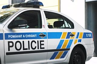 Hrůzná vražda otřásla Prostějovskem: Muž v Čelčičích zabil družku dekorační šavlí