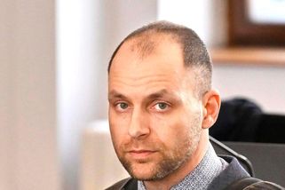 Za brutální vraždu 28 let vězení. Příliš krutý trest, rozplakal se u soudu exprimář