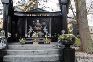 Naprosto nevhodné. Pompézní hrobka principála cirkusu na plzeňském Slavíně vyvolala zděšení - Novinky