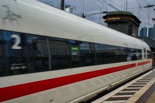 V Německu zemřel průvodčí, kterého ve vlaku napadl černý pasažér - Echo24.cz