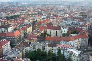 Česká města nabízejí uprchlíkům byty. Stejně solidární by měla být s vlastními obyvateli