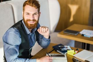 Vzali jsme příbuzného do firmy na brigádu. Po týdnu mám kvůli němu jen ostudu - Médium.cz