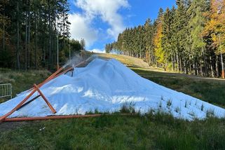 Pod Ještědem už zasněžují. Zaplatíme to všichni, kritizují zastupitelé - Seznam Zprávy