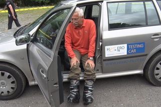 Testování nejvhodnější obuvi na řízení auta: nejhůře dopadly žabky - Novinky