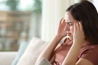 Sedm překvapivých důvodů, proč vás často bolí hlava. Nečekané drobnosti i plíživé nebezpečí - Proženy.cz