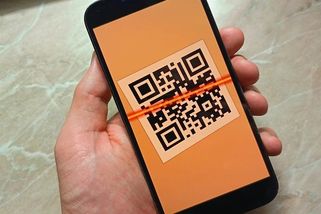 „Zaplatil jsem v restauraci přes QR kód 2 500 Kč za rodinnou večeři, ale nenechali mě odejít.“ Petra nakonec vysvobodila až policie