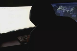 Česká seniorka se nevědomky stala pirátkou: Způsobila škodu za 13 milionů, soud ji potrestal