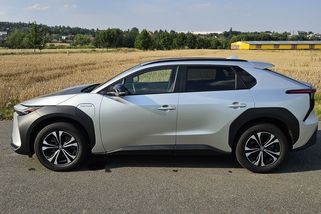 Toyota právě ponížila Škodu i Volkswagen tak tvrdě, že se o tom mluví v celé Evropě. Konec německé dominance