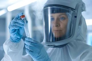 Smrtící virus Nipah: Nakazili se i zdravotníci, některé státy zavádějí opatření