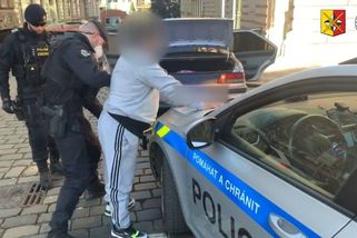 Zloději v Praze okradli seniora, který jako klient Sberbank vybral větší obnos - Novinky