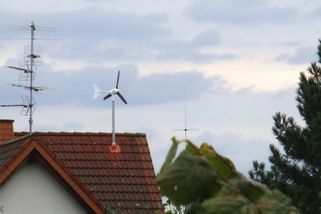 Němci vymysleli turbínu za cenu elektrokola. Je velká jako anténa, dáte ji na střechu a v zimě trumfne i soláry