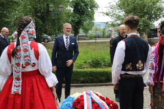 Fiala odcestoval na Ukrajinu. V Užhorodu se potkal s premiérem Šmyhalem - Seznam Zprávy