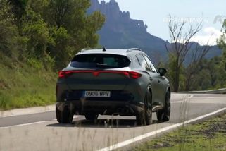 Málokteré SUV umí to co on. S novou vizáží navíc přiváží větší počet koní i speciální tlačítko | Autosalon TV Prima