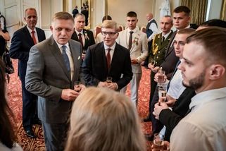 Fico opět šil do Ukrajiny. Bojují tam jednotky s nacistickými symboly a nikomu to nevadí, tvrdil - Novinky