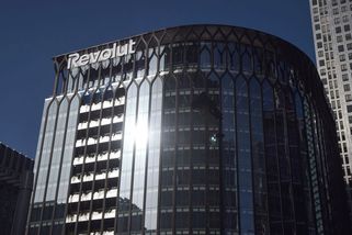 Revolut dostal v Itálii pokutu přes čtvrt miliardy - Novinky