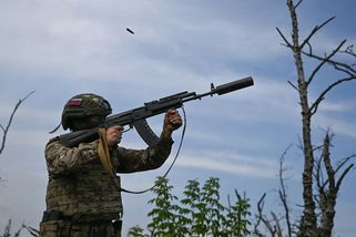 Ruští vojáci nemají vodu a musí filtrovat kaluže - Novinky