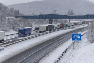 Dálnice D8 je po několika hodinách znovu průjezdná - Novinky