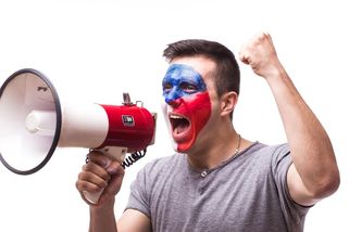 Ostuda hokejistů na Staromáku v čele s Pastrňákem s přemírou vulgarit a alkoholu - Médium.cz