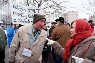 Napětí na demonstraci v Ostravě. Strkanici musela přijet zastavit policie - Seznam Zprávy