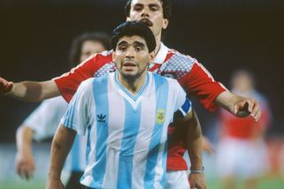 Dresy s kouskem nostalgie. Fotbal se při MS vrátí do roku 1990 - Seznam Zprávy