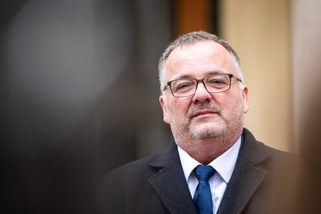 Nemáme 1,5 bilionu na vysokorychlostní tratě. Za to postavíte Dukovany a půl, popisuje ministr Bednárik