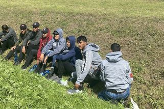 Jsou na cestě přes Česko a všichni tvrdí, že se narodili 1. ledna v Sýrii - Novinky