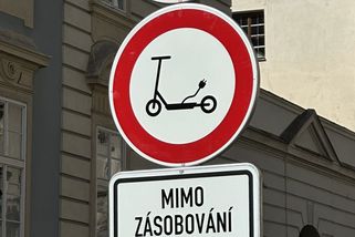 „Akt zoufalství.“ V Praze vznikla nová značka, zakazuje vjezd koloběžkám - Seznam Zprávy