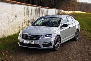 Je to sportovní auto? A vyplatí se jako ojetina? Test Škoda Octavia III RS 2.0 TSI
