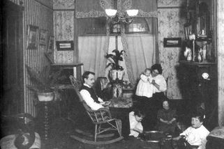 Život bez vody v bytě a praní párkrát do roka: Každodennost našich prababiček - Médium.cz