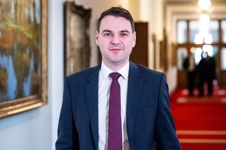 Kdo jsou muži po Macinkově boku? Jeden dříve přišel o místo na misi kvůli krizi při evakuaci ambasády