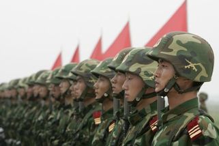 "Kovová bouře" jako varování pro Západ. Čína vyvíjí nejvýkonnější kulomet v historii