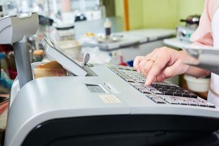 Drzou prodavačku smích přešel. Zavolal jsem manažera obchodu a ten jednal - Médium.cz