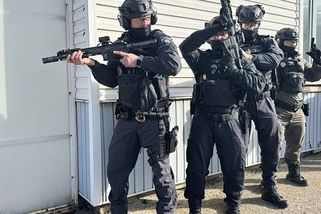 Zloděj v Poldovce narazil na ozbrojený výcvik strážníků. Šokem mu povolil svěrač