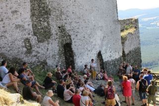 krajskelisty.cz/literarni-klub/29327-vlastimil-vondruska-na-bezdezu-skoncil-oldrich-z-chlumu-jede-dal-foto-tydne.htm