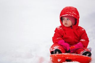 „Tak já si tě odnesu, když neposloucháš maminku,“ řekla cizí seniorka dceři - Médium.cz