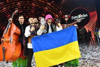 Eurovizi vyhrála ukrajinská skupina Kalush Orchestra, roli sehrála i válka - Seznam Zprávy