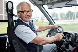 Hutníkem a řidičem v 65 nebo 67 letech? Začíná boj o dřívější důchod pro další profese - Médium.cz