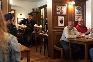 Do hospod se první den davy nehrnuly - Novinky